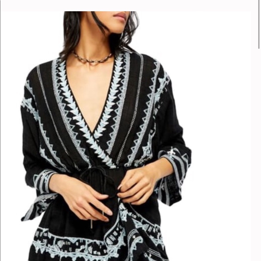 Saffron embroidered tunic in black.Free people.NWT